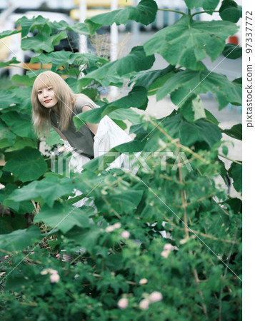 Green and women 97337772