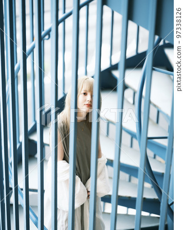 一位金發女郎 97338126