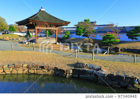 [Hyogo Prefecture] Ako Castle Ruins Park Ninomaru Garden in fine weather 97340948