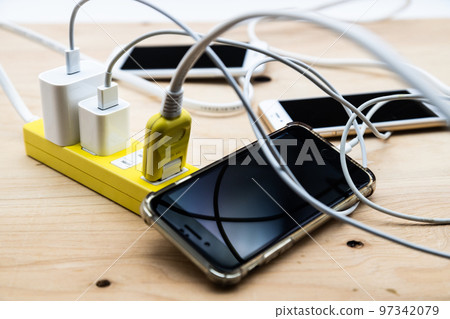 電子設備充電『電源線和智能手機』 97342079