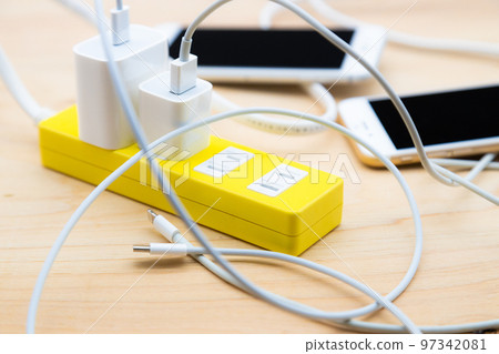 Electronic device charging　Power cable and smartphone　 97342081