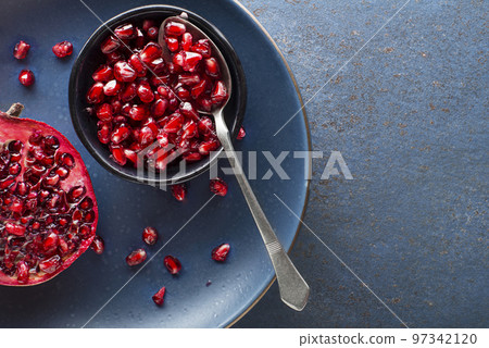 Pomegranate 97342120