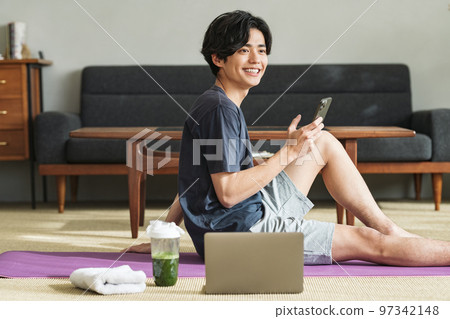 Men training at home 97342148