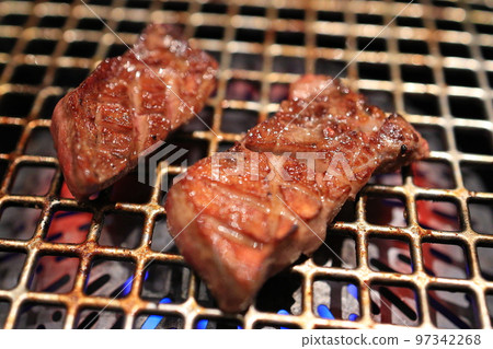 Kuroge Wagyu beef with beef tongue 97342268