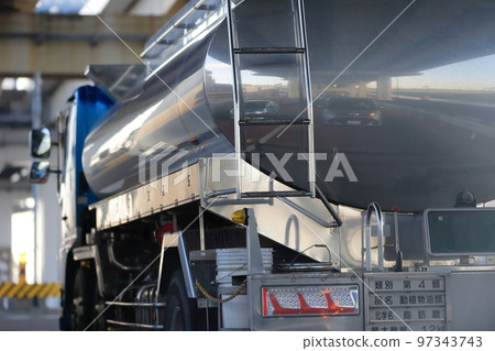 Image of tank truck 97343743