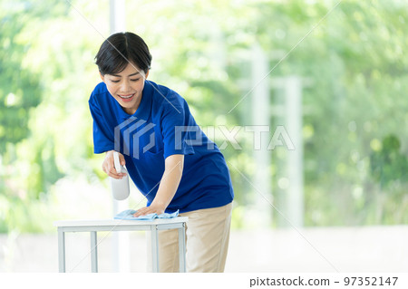 工人保洁員女消毒保洁行業工作服清掃保洁護理擦拭成年女性姐姐 工人保洁員女消毒保洁行業工作服清掃保洁護理擦拭成年女性姐姐 97352147