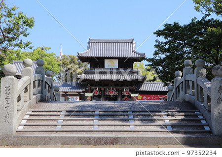 Chikugo City Mizuta Tenmangu Shrine Taiko Bridge and Tower Gate Chikugo City Mizuta Tenmangu Shrine Taiko Bridge and Tower Gate 97352234