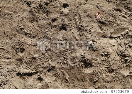 沙坑中的腳印 97353679