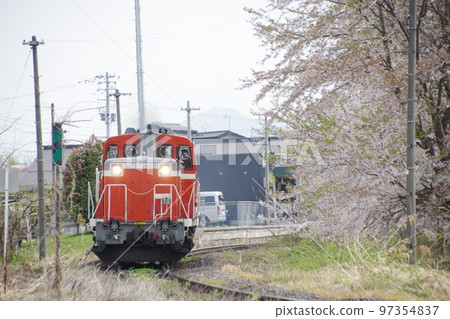 Aterazawa Line Uzen-Takamatsu Station Sakura and Single Machine DE10 1649 Aterazawa Line Uzen-Takamatsu Station Sakura and Single Machine DE10 1649 97354837