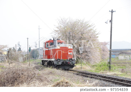 Aterazawa Line Uzen-Takamatsu Station Sakura and Single Machine DE10 1649 97354839