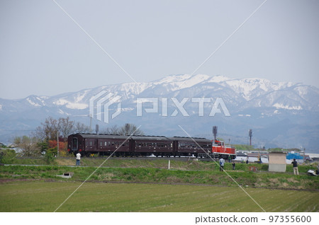 Aterazawa Line near Uzen Kanazawa Snowy mountains and an old passenger train 97355600