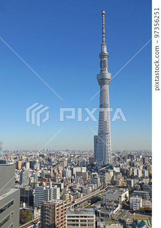前往東京晴空塔和淺草的火車 前往東京晴空塔和淺草的火車 97356251