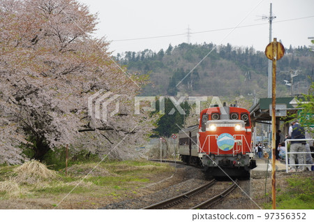寺澤線 宇前高松站 Sakura 和寺澤線 100 週年紀念特刊 97356352
