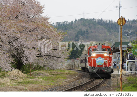 Aterazawa Line Uzen-Takamatsu Station Sakura and Aterazawa Line 100th Anniversary Issue Aterazawa Line Uzen-Takamatsu Station Sakura and Aterazawa Line 100th Anniversary Issue 97356353
