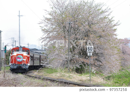 Aterazawa Line Uzen-Takamatsu Station Sakura and Aterazawa Line 100th Anniversary Issue 97357258
