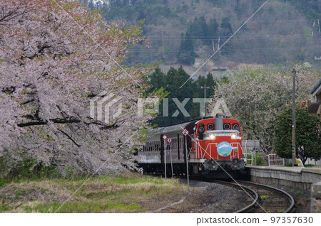 Aterazawa Line Uzen-Takamatsu Station Sakura and Aterazawa Line 100th Anniversary Issue Aterazawa Line Uzen-Takamatsu Station Sakura and Aterazawa Line 100th Anniversary Issue 97357630
