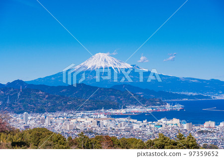 （靜岡縣）從日本平看到的清水市景和富士山 97359652