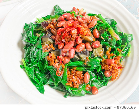 Chinese home-cooked Chinese dish (spinach with Chinese sauce) Chinese home-cooked Chinese dish (spinach with Chinese sauce) 97360169