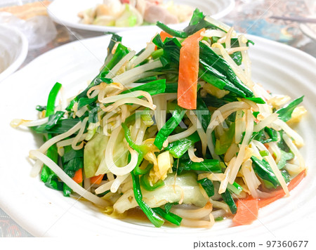 Chinese stir-fried chives and bean sprouts Chinese stir-fried chives and bean sprouts 97360677