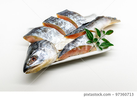 Aramaki salmon head and fillet Aramaki salmon head and fillet 97360713