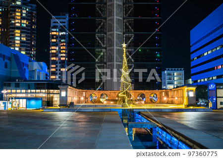 Christmas tree with Fukuoka Tower in the background 97360775