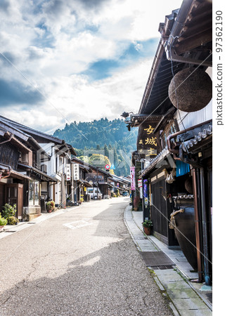 《岐阜縣》秋天的城下町惠那市岩村町的紅葉 97362190