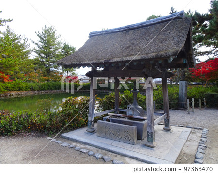 世界遺產法隆寺青龍院前手水屋川文美屏風（奈良縣生駒郡斑鳩町法隆寺三內）2022 年 11 月 97363470