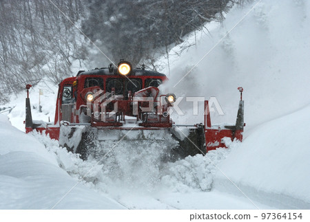 Yonesaka Line Uzen Matsuoka - Isa Territory JR East DD14-317 + DE10-1680 (Nagaoka) Tokusetsu 97364154