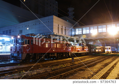 Senzan Line Yamagata Station Atarizawa Line 100th Anniversary Commemorative Passenger Car forwarded 97364763