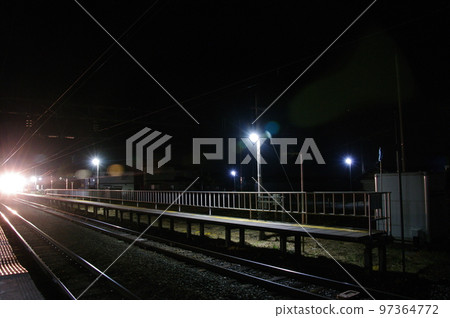 仙山線立山站夜間月台 97364772