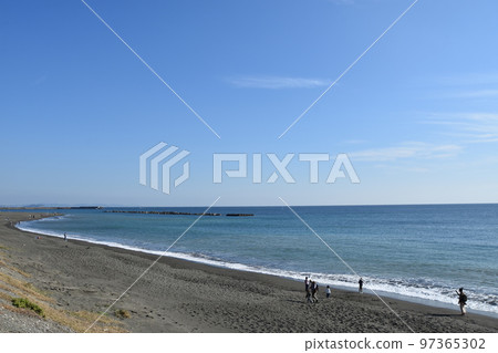 Hiratsuka Beach Sodegahama in Autumn Hiratsuka Beach Sodegahama in Autumn 97365302