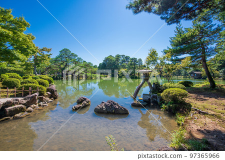 金澤市兼六園石燈籠 金澤市兼六園石燈籠 97365966