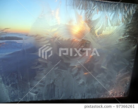 窗玻璃霜 97366261