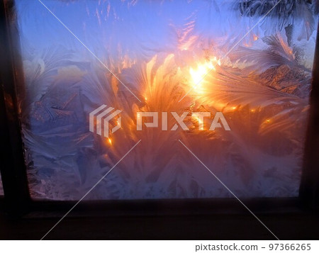 窗玻璃霜 97366265