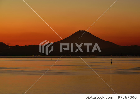 三浦半島 從荒崎海岸看富士山的夕陽 97367006