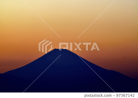 三浦半島 從荒崎海岸看富士山的夕陽 97367142