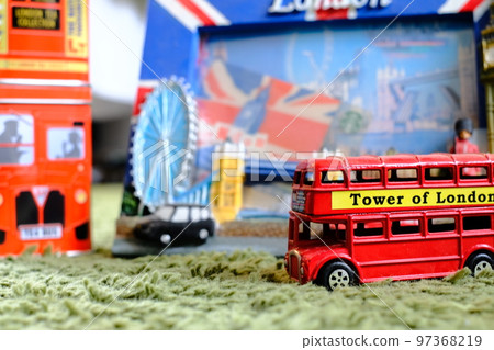 london souvenir london figurines 97368219