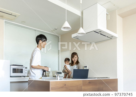 Close family relaxing in the kitchen 97370745