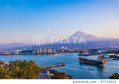 （靜岡縣）田子之浦港往返富士山的船 97372010