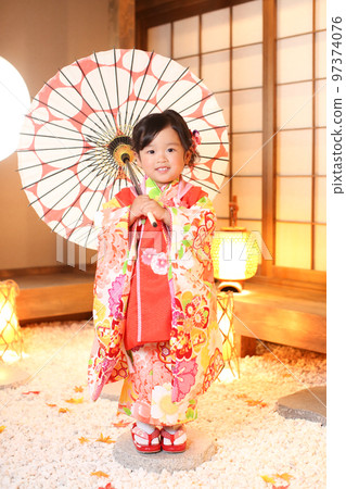 A girl holding an umbrella at Shichigosan 97374076