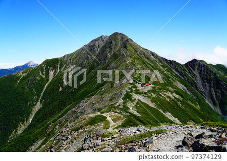 來自南阿爾卑斯相野岳一側的北嶽山莊和北岳 97374129
