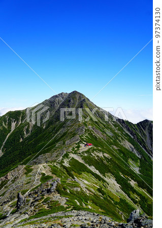 來自南阿爾卑斯相野岳一側的北嶽山莊和北岳 97374130