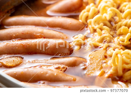 Budae jjigae (troop jjigae) up. A popular Korean hot pot dish with sausages, ramen, etc. 97377070