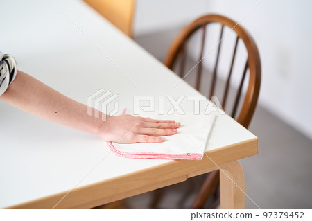 抹餐桌的少婦 抹餐桌的少婦 97379452