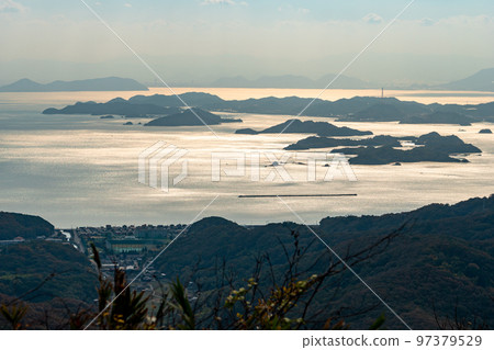 An image of the Seto Inland Sea in autumn [View from Mt. Kinkouyama, Okayama Prefecture] 97379529