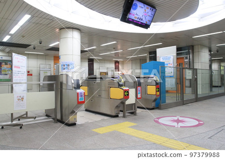 Gamo 4-chome Station ticket gate on the Imazatosuji Line 97379988