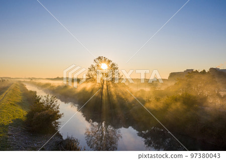 "Saitama Prefecture" Beautiful morning mist scenery of Minuma rice field 97380043