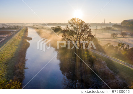 "Saitama Prefecture" Beautiful morning mist scenery of Minuma rice field 97380045