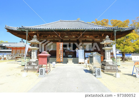 [香川縣]四國聖地“第70號Fudasho”春天本山寺（正殿和赤門） 97380052