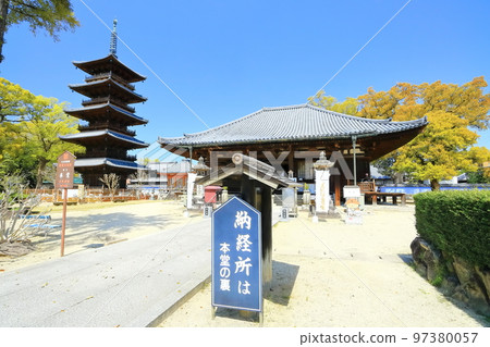 [香川縣]四國聖地“第70號Fudasho”春天本山寺（大雄寶殿和五層寶塔） 97380057
